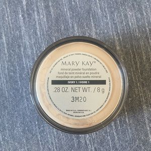 ✨New w/box Mary Kay Mineral Powder Foundation Ivory 1